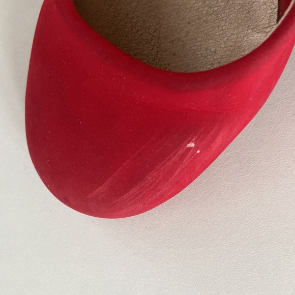 Vince Camuto red shoes size 2. Preowned. See pictures. - Picture 4 of 4